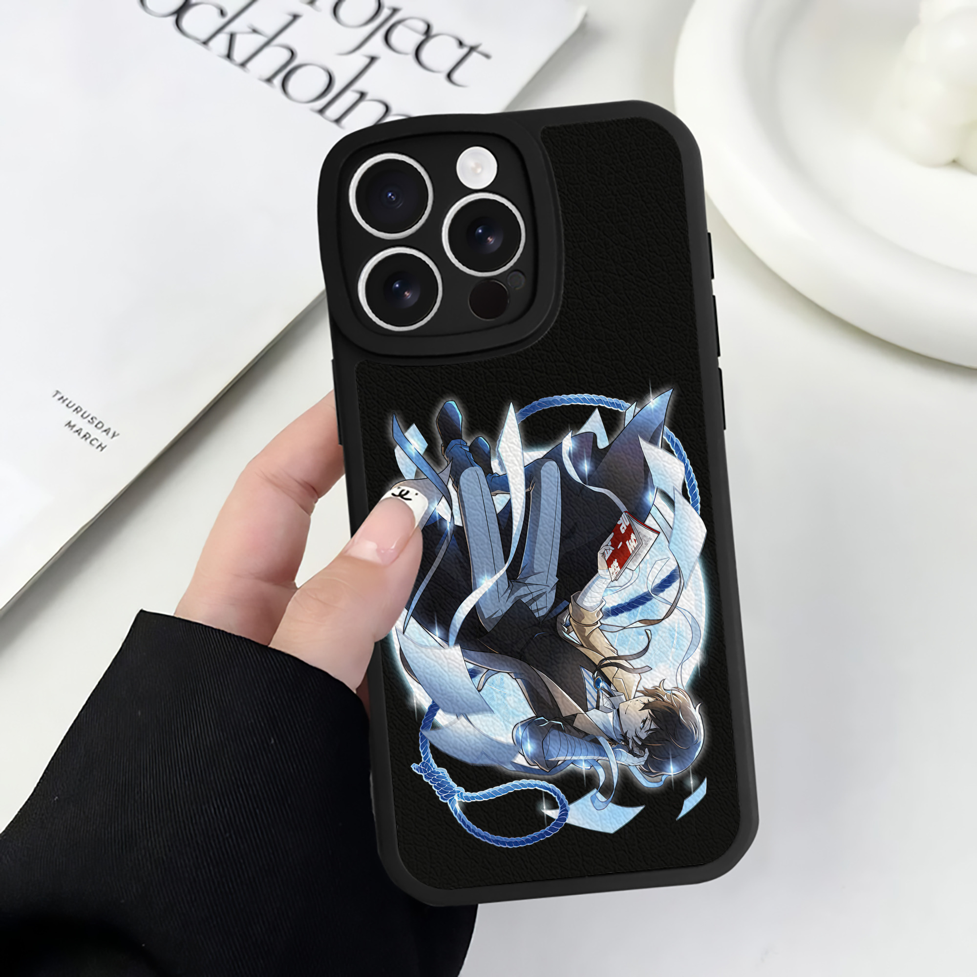（画像用） 文豪ストレイドッグス Bungo Stray Dogs 【iPhone 16シリーズ対応】シリコンスマホケース（レザー調） 材質：シリコン